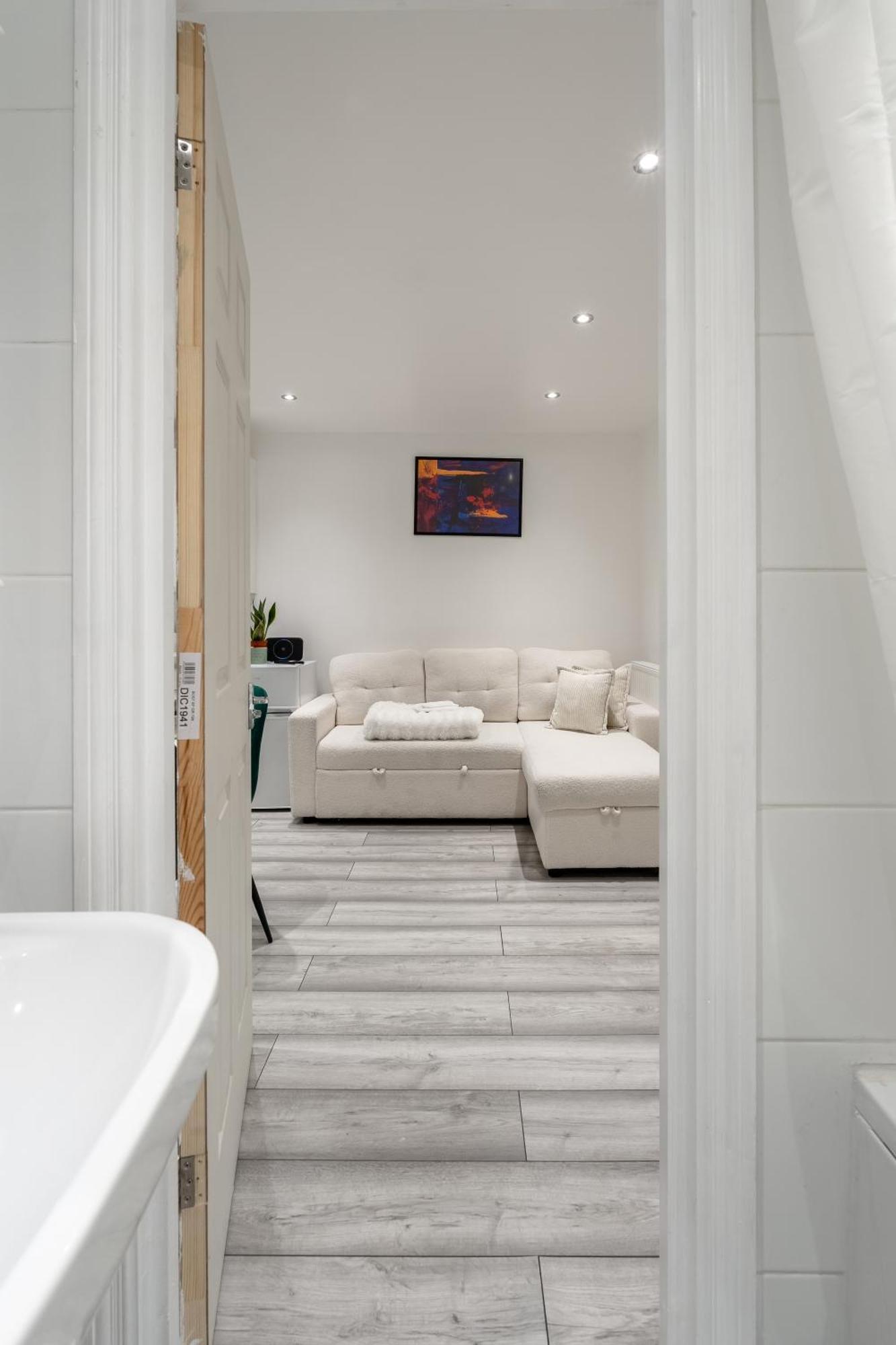 Beautiful Flat Near Central London - Entire Flat - Equipped Kitchen - Private Bathroom 외부 사진
