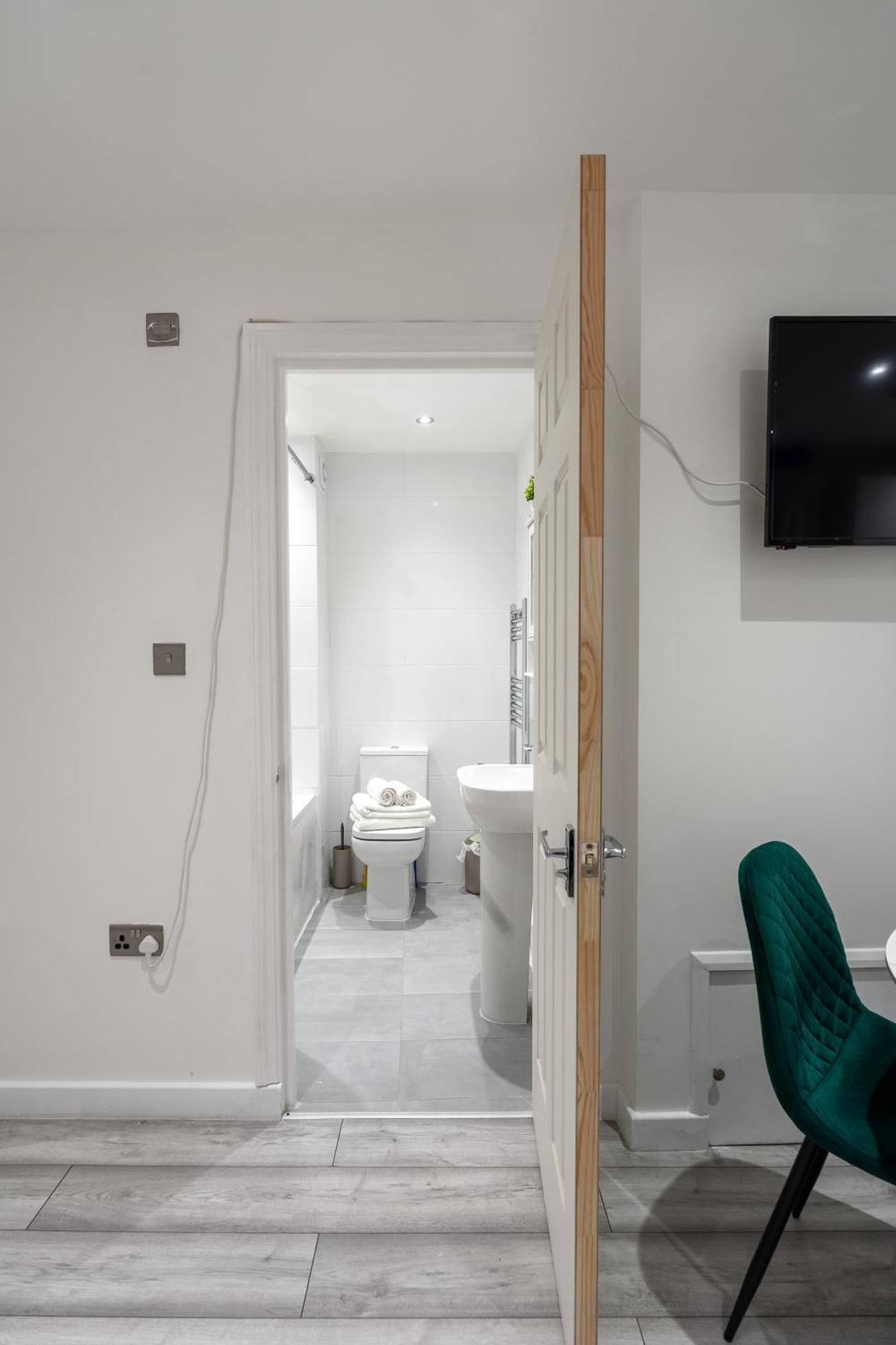 Beautiful Flat Near Central London - Entire Flat - Equipped Kitchen - Private Bathroom 외부 사진