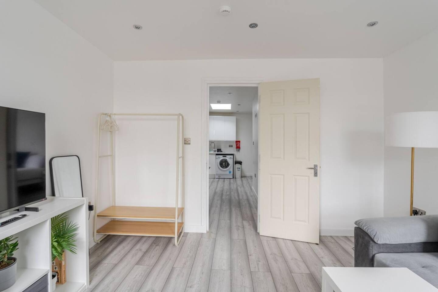 Beautiful Flat Near Central London - Entire Flat - Equipped Kitchen - Private Bathroom 외부 사진